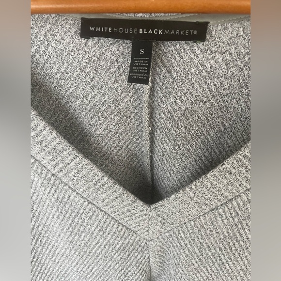 White House Black Market Gray V-Neck Knit Sweater Small Soft Textured Pullover - Picture 5 of 8